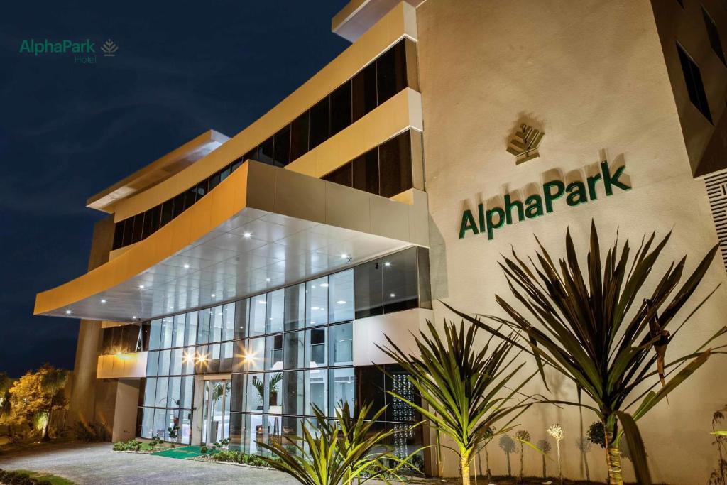 Alphapark Hotel กัวยาเนีย ภายนอก รูปภาพ