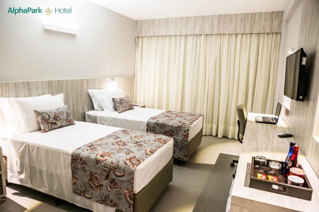 Alphapark Hotel กัวยาเนีย ภายนอก รูปภาพ