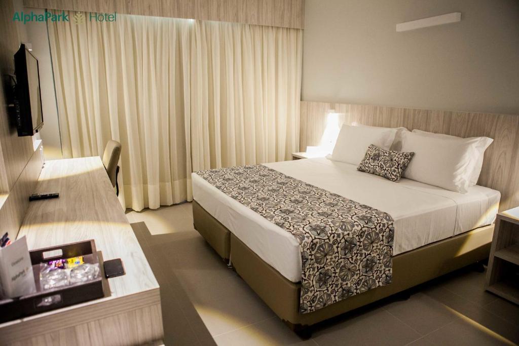 Alphapark Hotel กัวยาเนีย ภายนอก รูปภาพ