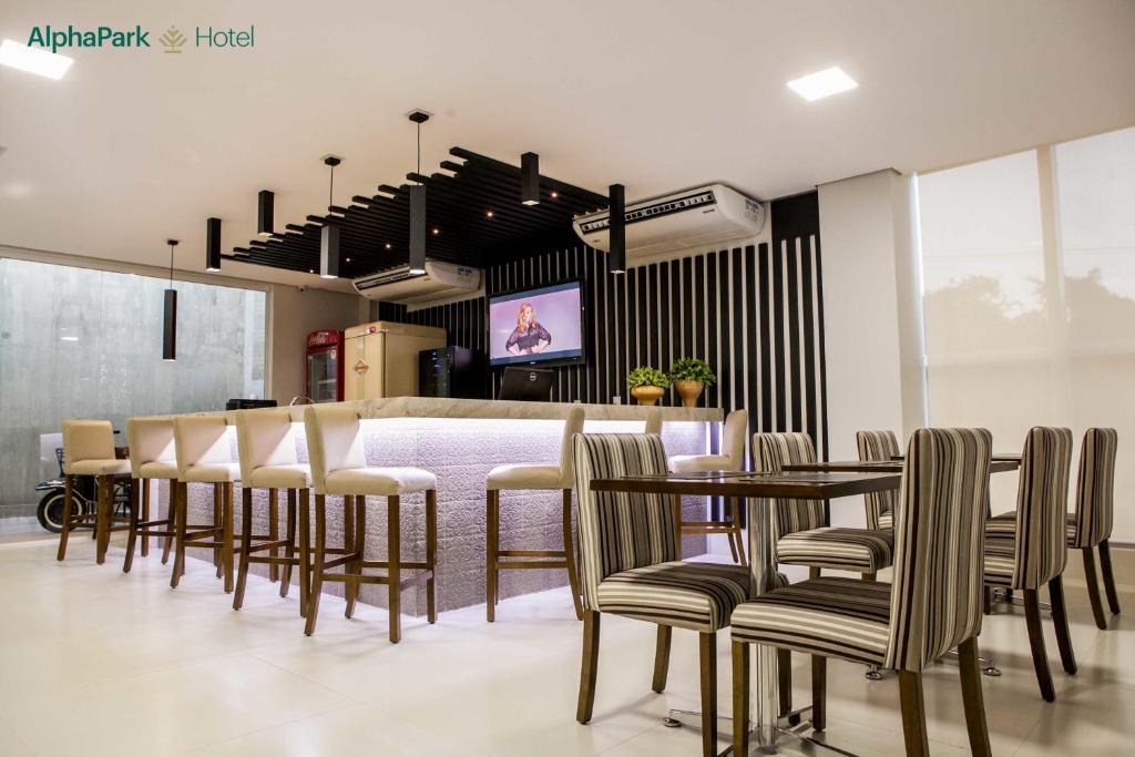 Alphapark Hotel กัวยาเนีย ภายนอก รูปภาพ